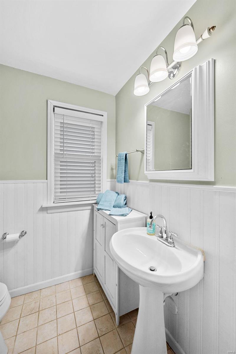 St Louis, Missouri 63117, United States, 2 Bedrooms Bedrooms, ,2 BathroomsBathrooms,Residential,Pending,5925