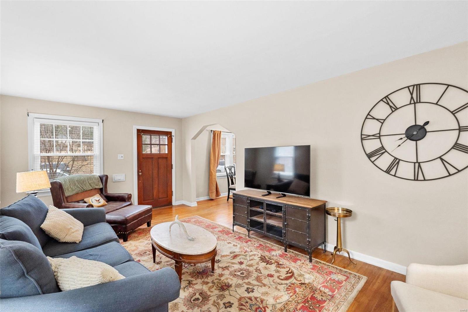 St Louis, Missouri 63117, United States, 2 Bedrooms Bedrooms, ,2 BathroomsBathrooms,Residential,Pending,5925