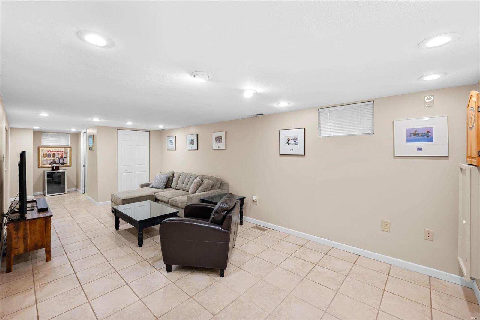 St Louis, Missouri 63117, United States, 2 Bedrooms Bedrooms, ,2 BathroomsBathrooms,Residential,Pending,5925