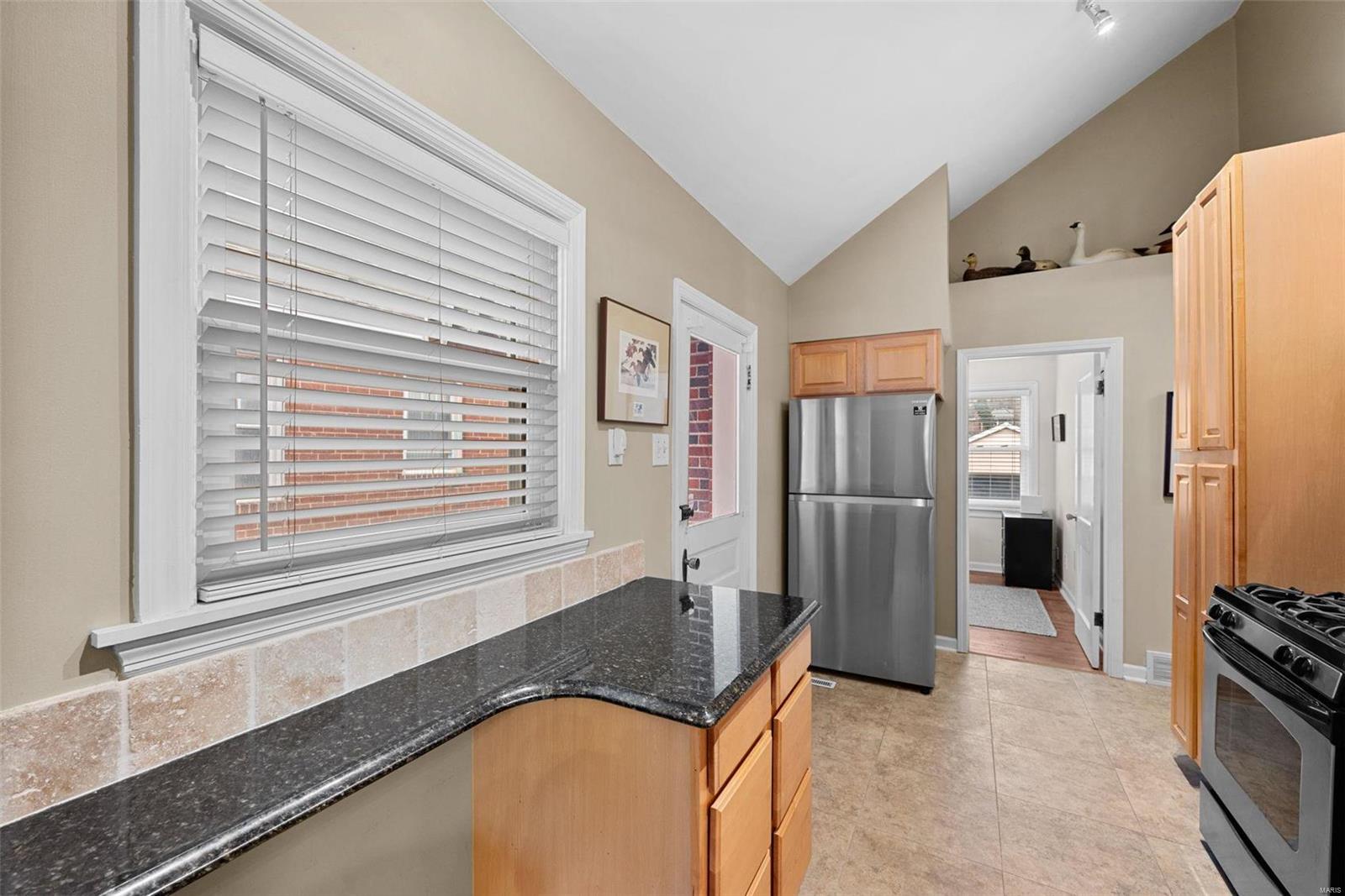 St Louis, Missouri 63117, United States, 2 Bedrooms Bedrooms, ,2 BathroomsBathrooms,Residential,Pending,5925