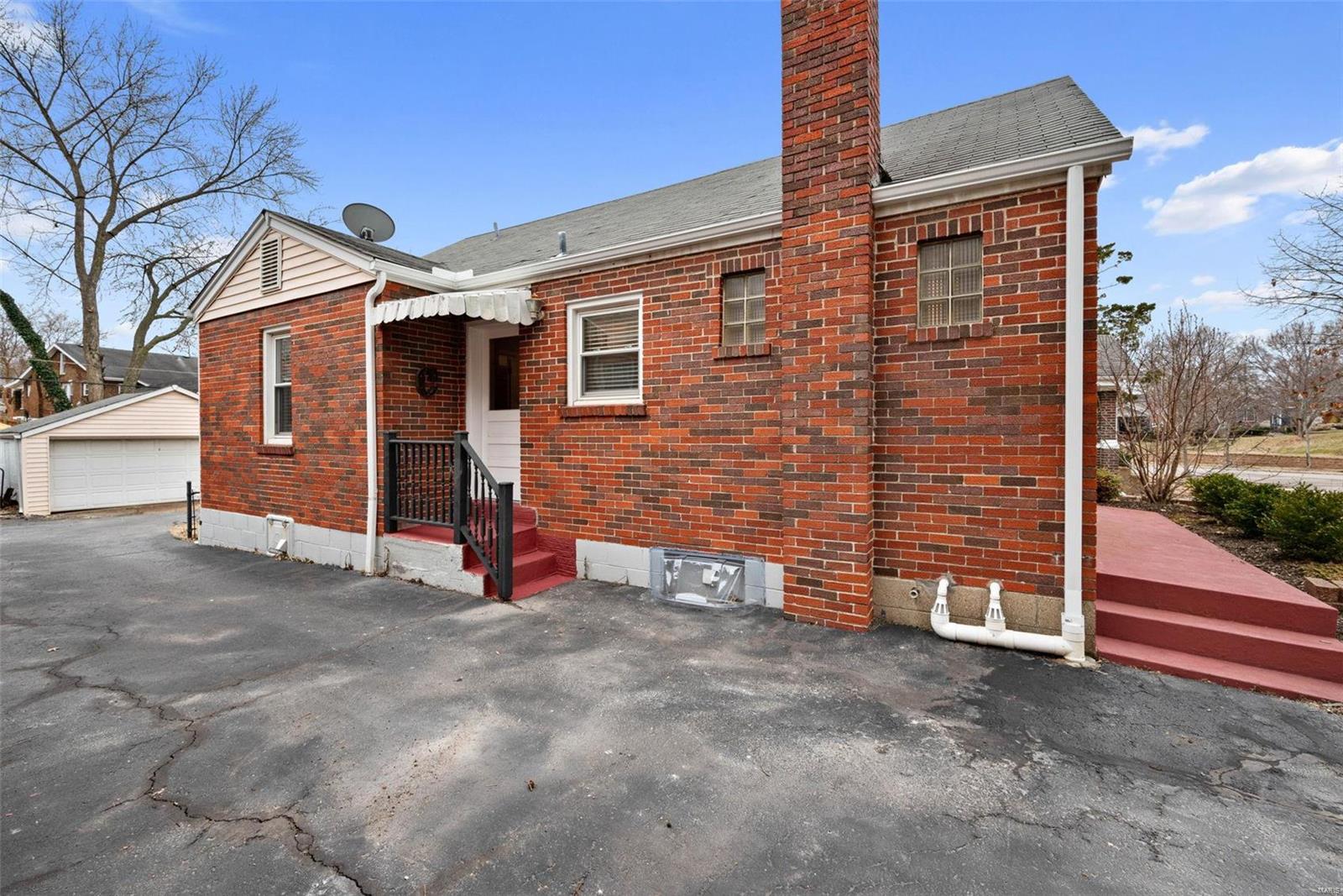 St Louis, Missouri 63117, United States, 2 Bedrooms Bedrooms, ,2 BathroomsBathrooms,Residential,Pending,5925