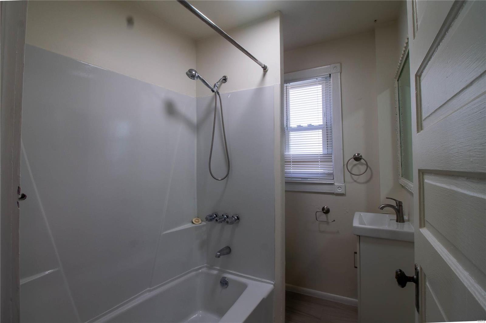 St Louis, Missouri 63143, United States, 2 Bedrooms Bedrooms, ,1 BathroomBathrooms,Residential,Active,26604