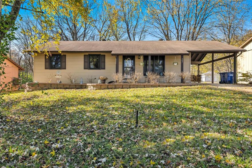 Charming 3-Bed, 1-Bath Home in the Heart of Downtown Warrenton! This darling one level property is just minutes from the hwy, local schools, and shops. This well-maintained gem offers a spacious fenced-in backyard—perfect for outdoor gatherings or for the fur babies to run. The updated kitchen shines with modern touches, while the large primary bedroom provides added comfort. With the convenient option for main-floor laundry(which is the 3rd bedroom option!), this home is designed for easy living and a one level comfortable lifestyle. Equipped w/a full basement for ample storage and an additional laundry hook up this really is a great property w/everything you need. A perfect blend of charm and location, it’s an ideal choice for anyone looking to enjoy all that the growing town of Warrenton has to offer. Don't miss out, schedule your private showing today!