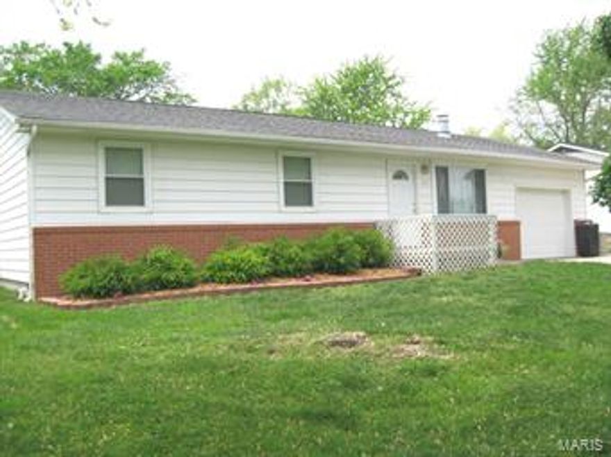MOVE IN READY * 3BR HOME FEATURES LIVING ROOM w/ LAMINATE FLOORING & BRICK FRONT, WOOD BURNING FIREPLACE WHICH CONNECTS TO DINING AND KITCHEN AREAS.  (2) 11' x 10' BEDROOMS AND MASTER MEASURES 12' x 11' ALL HAVE CARPET.  BATH AND LAUNDRY ARE EASILY ACCESSED FROM HALLWAY OR KITCHEN. KITCHEN HAS WHITE CABINETS, CERAMIC TILE, RANGE, DISHWASHER AND REFRIGERATOR ALL STAY WITH THE PROPERTY.  NICE LARGE BACK YARD IS ACCESSED FROM DINING ROOM AND 25' x 14' ATTACHED GARAGE w/ DOOR OPENER.  THIS IS A YARD WAITING FOR YOUR ENTERTAINING AND LANDSCAPING WANTS.  MANY UPDATES HAVE BEEN COMPLETED ON THE HOME AND IS IN MOVE IN READY CONDITION. PERFECT HOME FOR THE FIRST TIME HOME OWNER OR A COUPLE WANTING TO DOWN SIZE. ** WITH FULL PRICE OFFER SELLER IS OFFERING $2,000 IN CONCESSIONS TO BUYER. ** CONCESSIONS MUST BE INCLUDED IN CONTRACT OFFER PAPERWORK.