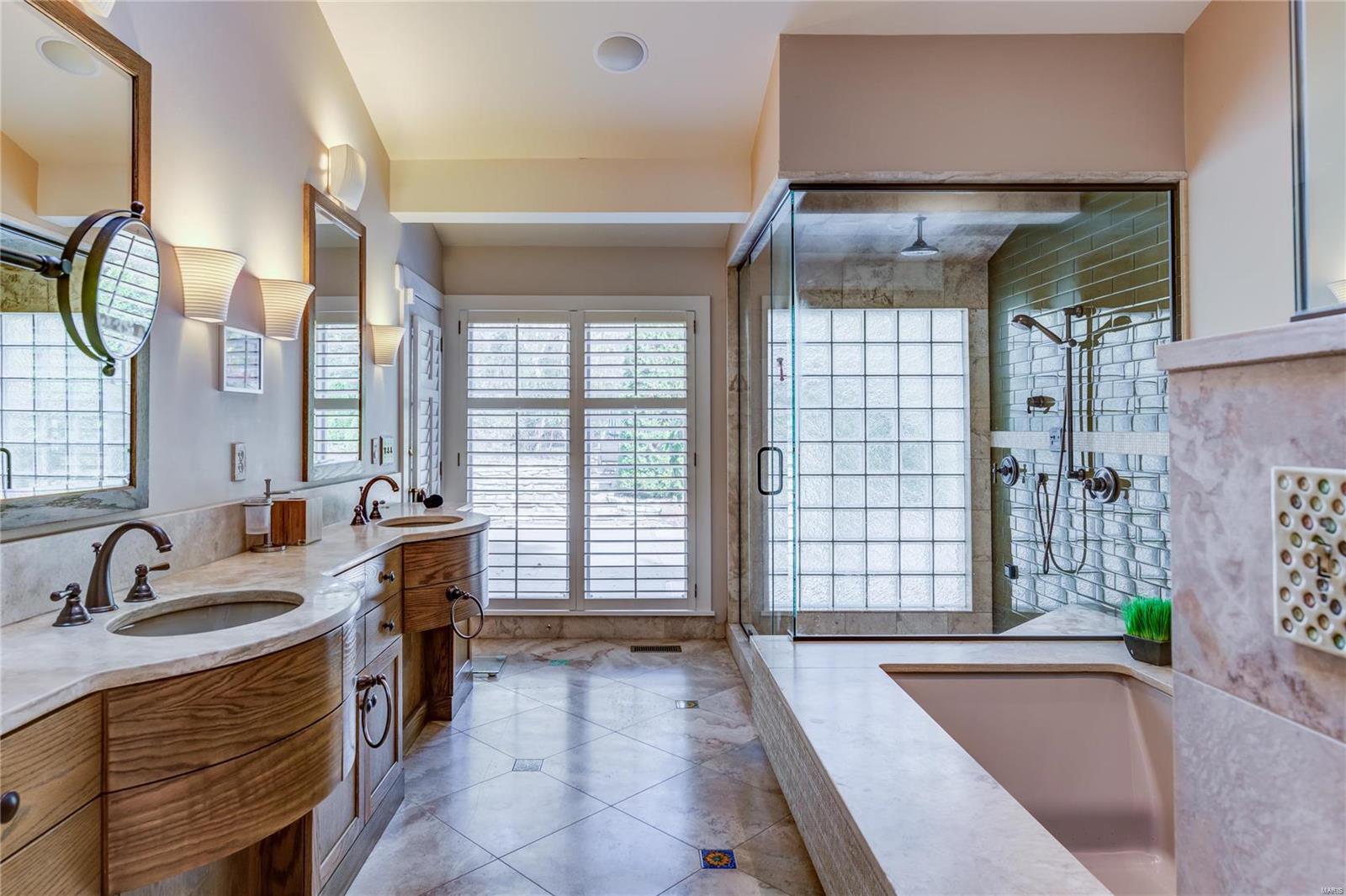 Von Schrader Estate - Residential