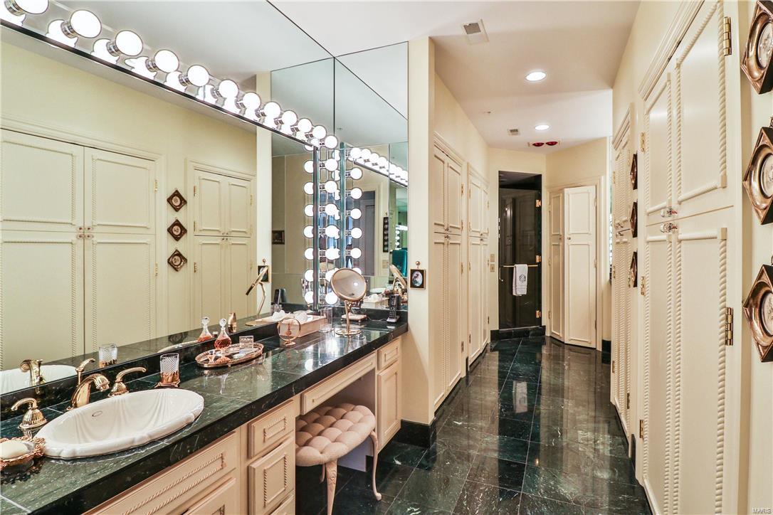 Residence At 800 S Hanley A Condo - Residential