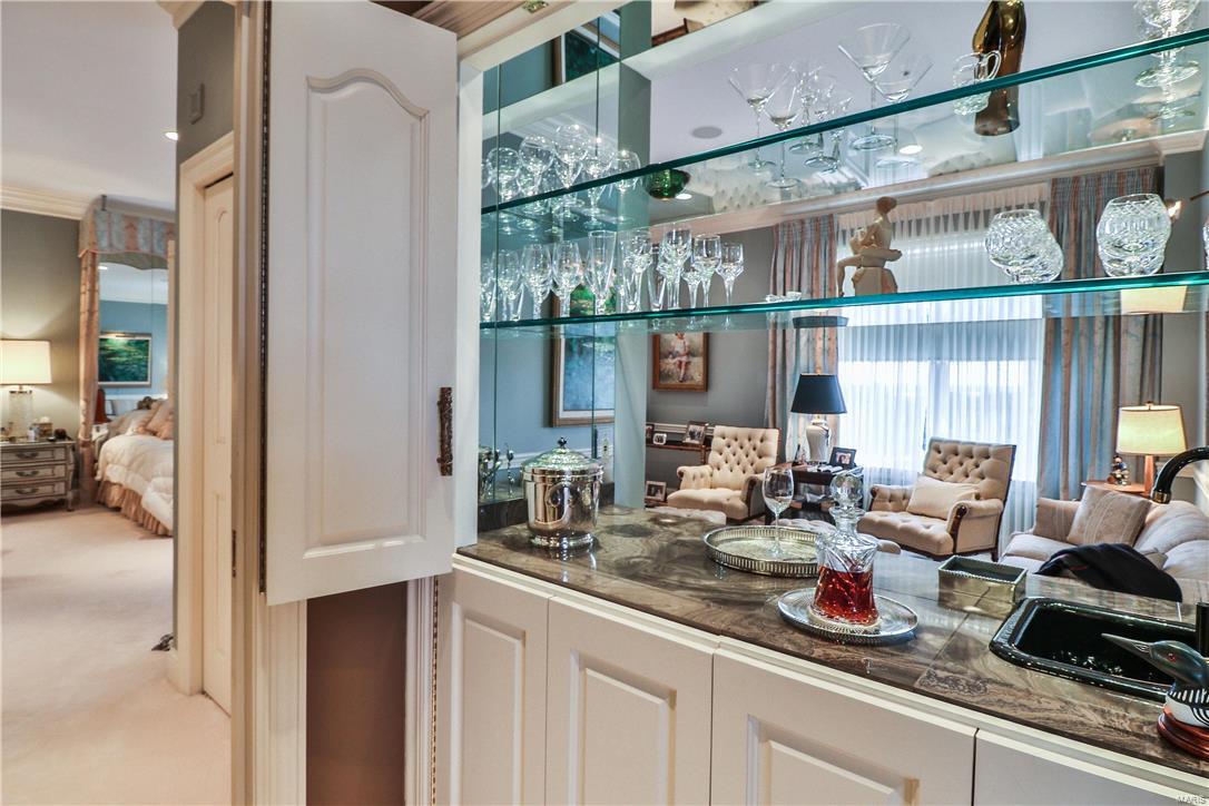 Residence At 800 S Hanley A Condo - Residential