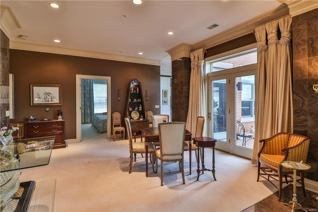 Residence At 800 S Hanley A Condo - Residential