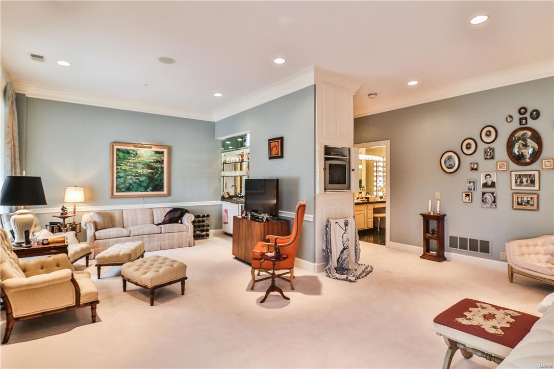 Residence At 800 S Hanley A Condo - Residential