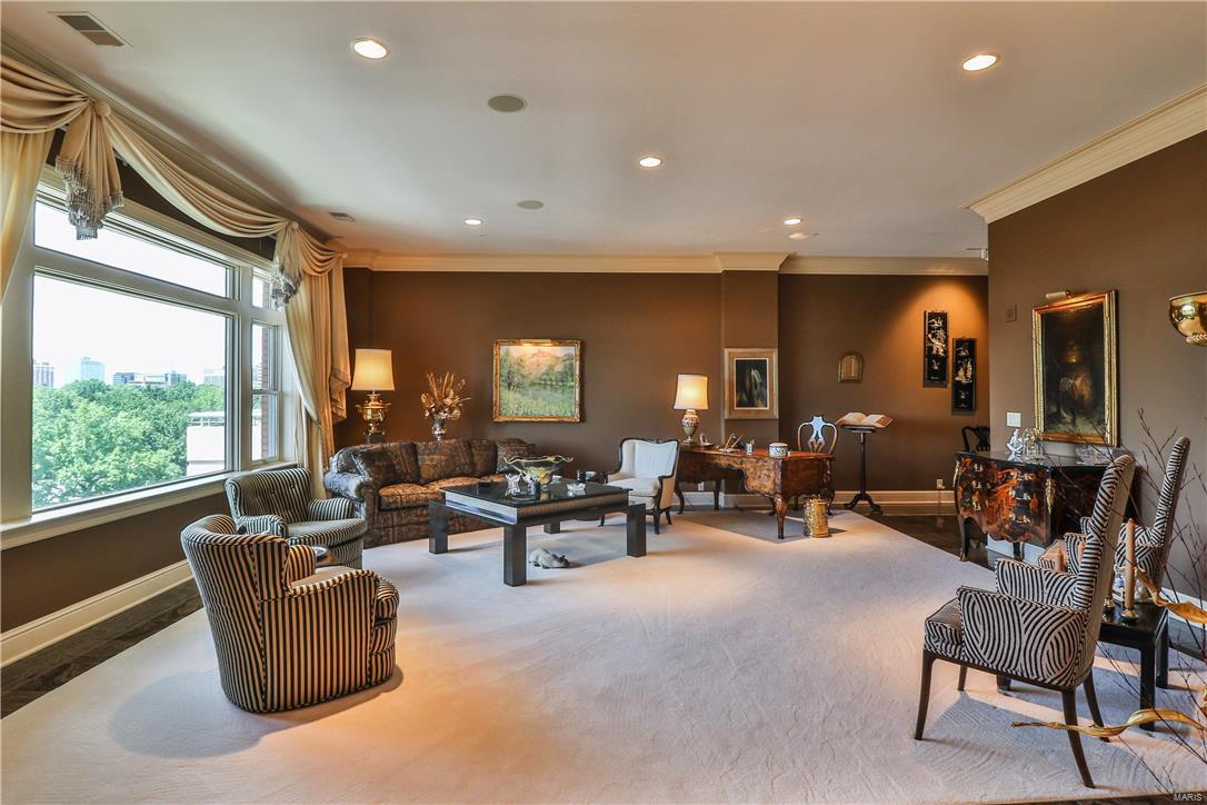 Residence At 800 S Hanley A Condo - Residential