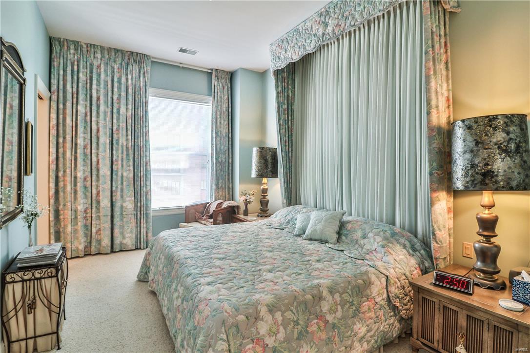 Residence At 800 S Hanley A Condo - Residential