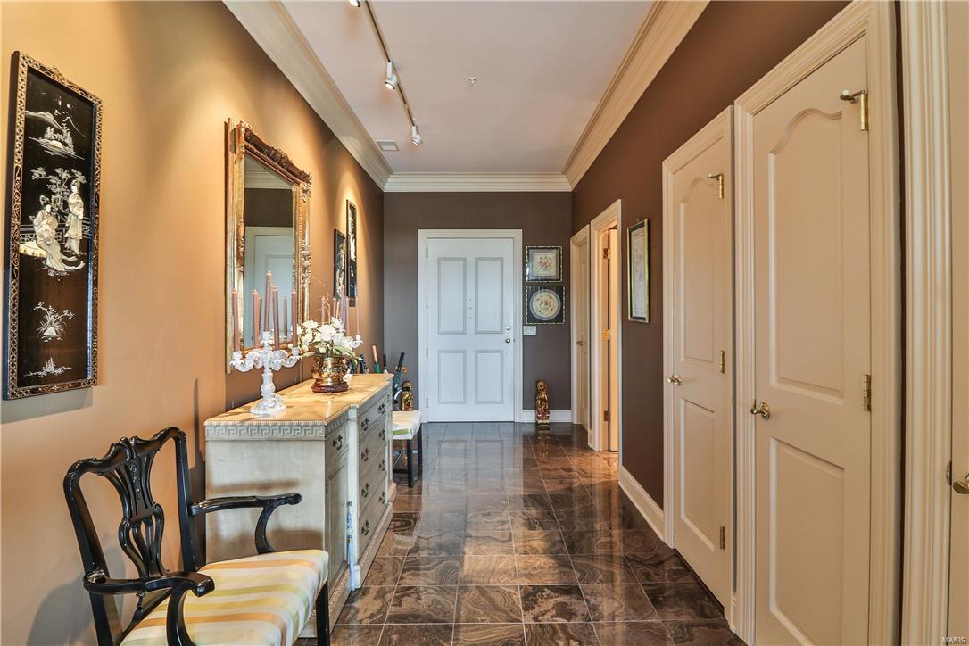 Residence At 800 S Hanley A Condo - Residential