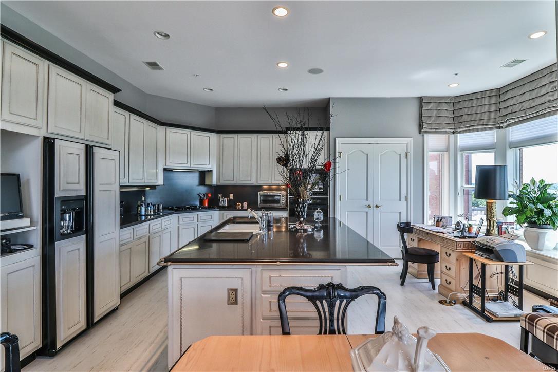 Residence At 800 S Hanley A Condo - Residential