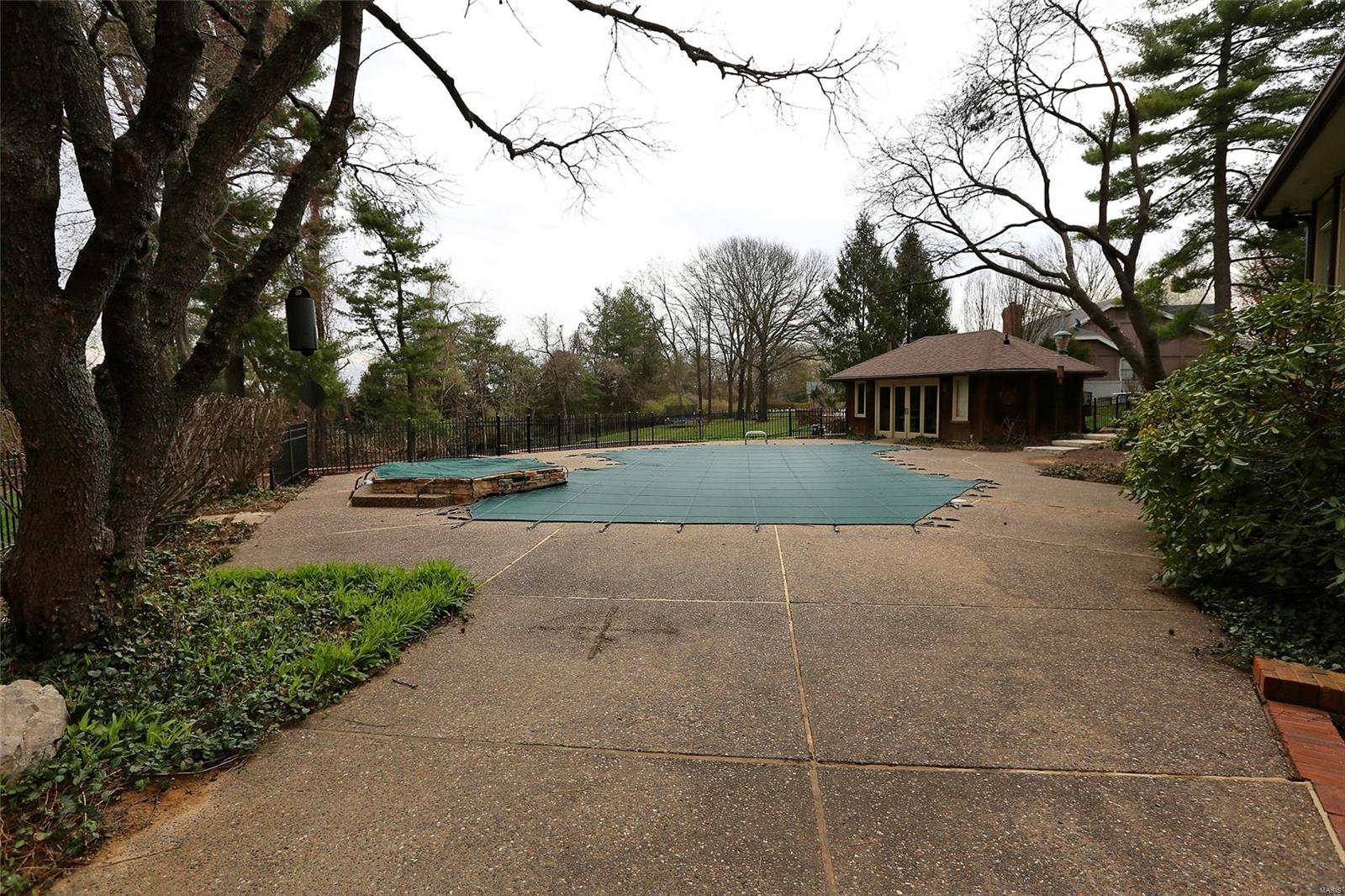 Ladue Farm Estates 2 - Residential