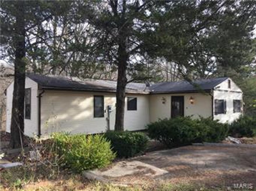 FIXER UPPER!!!!  This property is a great place to add your own touches!  1 bed, 1 bath, kitchen, living room.  Covered porch off the back of the home looks out over the bluff.  Beautiful lot is perfect for horses!  This could be a beautiful place to call home - just needs TLC!  3.6 acres - close to town!  Paved Roads to Lost Creek Farms!
Property is being sold AS IS!  Seller to do no inspections or repairs!