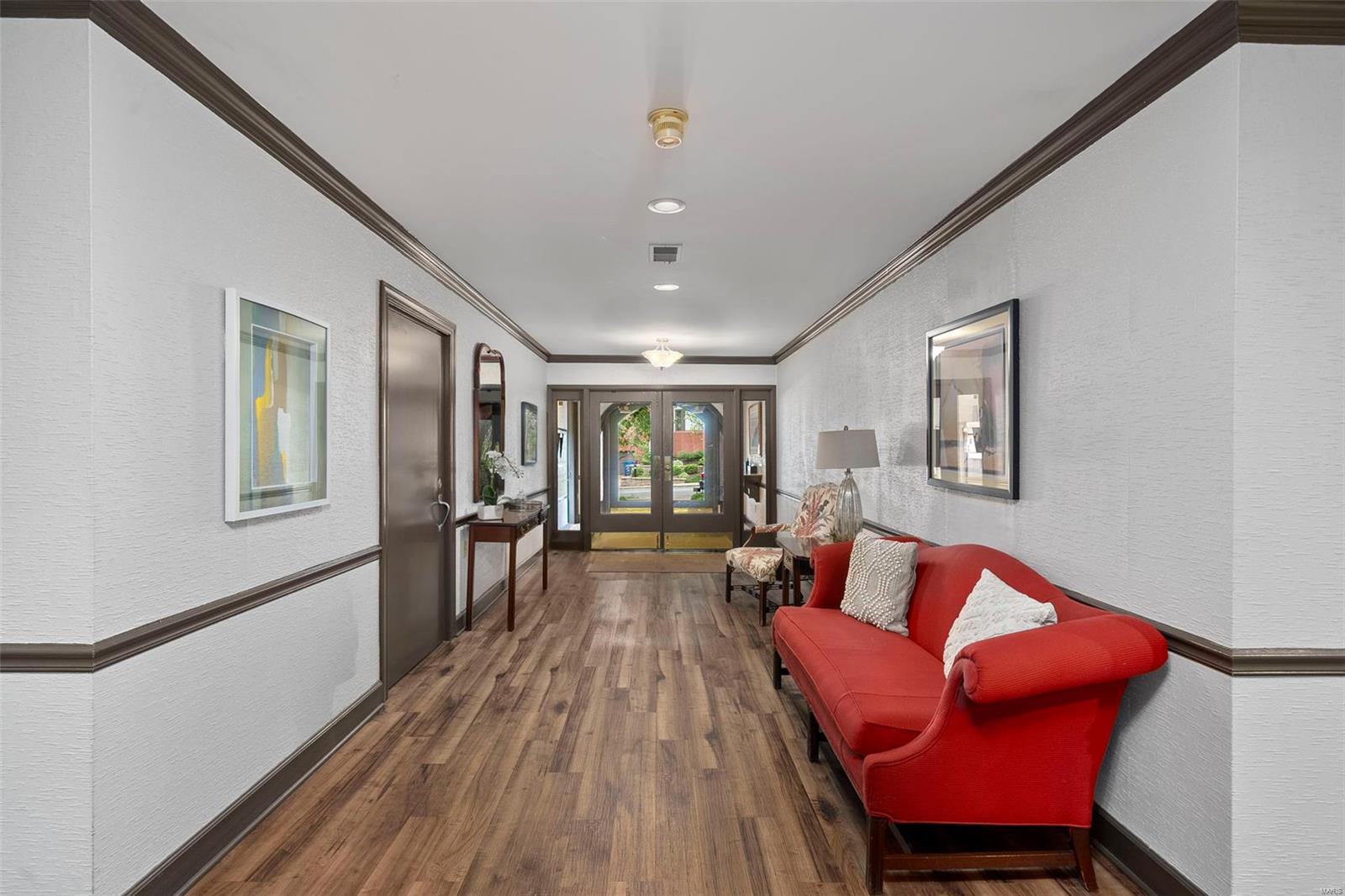 303 N Meramec Avenue 202