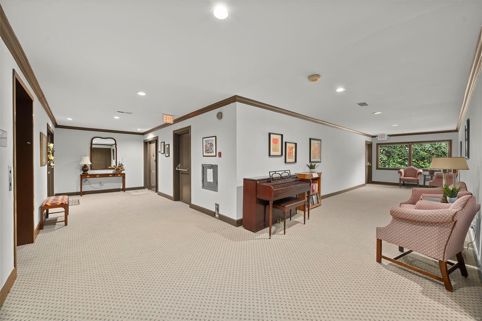 303 N Meramec Avenue 202