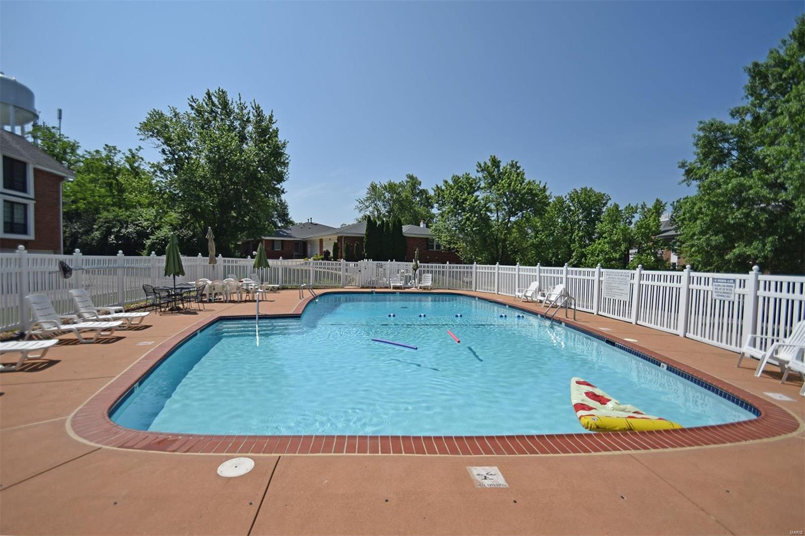 Cambridge Courts Condominium - Residential