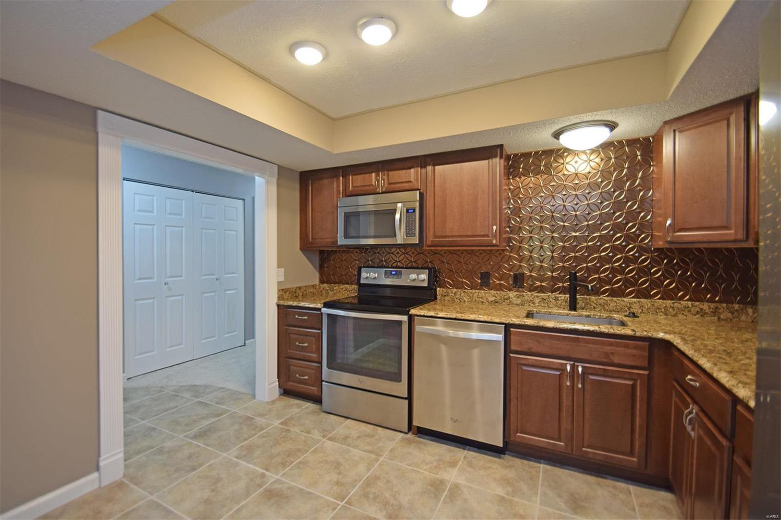 Cambridge Courts Condominium - Residential