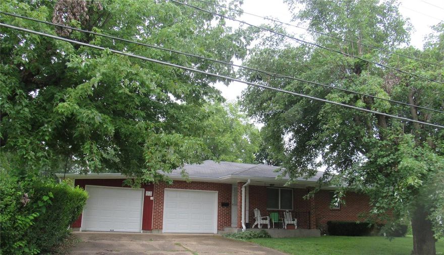 BACK ON THE MARKET!!! THIS GEM SOLD IN 1 DAY, AND IS NOW AVAILABLE AGAIN (NO fault of the seller)..... WHO IS READY TO BUY???? This home is move in ready, low maintenance brick and has been well cared for! With 3 bedrooms and open living room, dining, kitchen floor plan, it is comfortable and cozy! The 2 attached garages give you room for covered parking and/or storage-workshop space. There is a great covered patio just waiting to be furnished and enjoyed. The back yard is not fenced, large enough for pets but not too much to maintain! Sounds like JUST WHAT YOU ARE LOOKING FOR!!!! Call before it gets away!