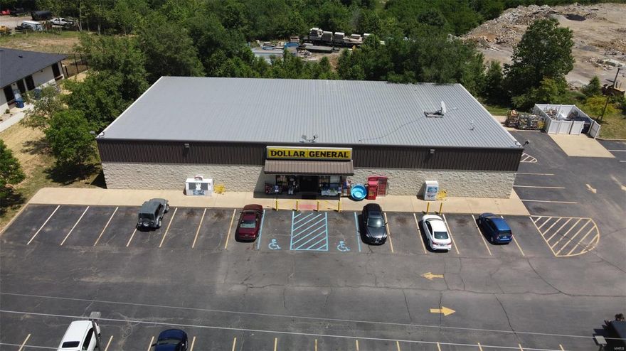 Store #11997 is located next to I-55, on the historic U.S. Route 67. Also known as Jeffco Blvd, this part of Arnold features consistent traffic flow and excellent storefront visibility.

Investment Overview: Remaining Lease Term: ±5 years | NOI: $80,997 | Cap: 7.5% | Lease Type: NNN | 5-year Lease Extension | 15 Years of Store Operations Location: High Traffic