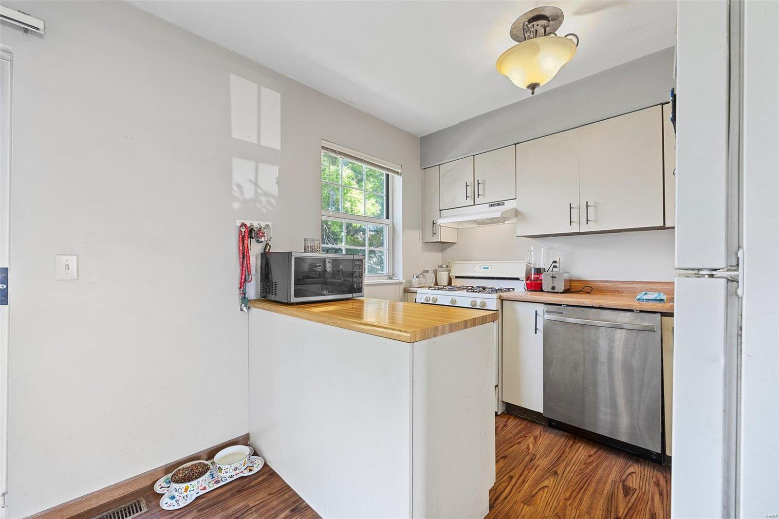 Woodlake Village Condos Ph2 - Residential