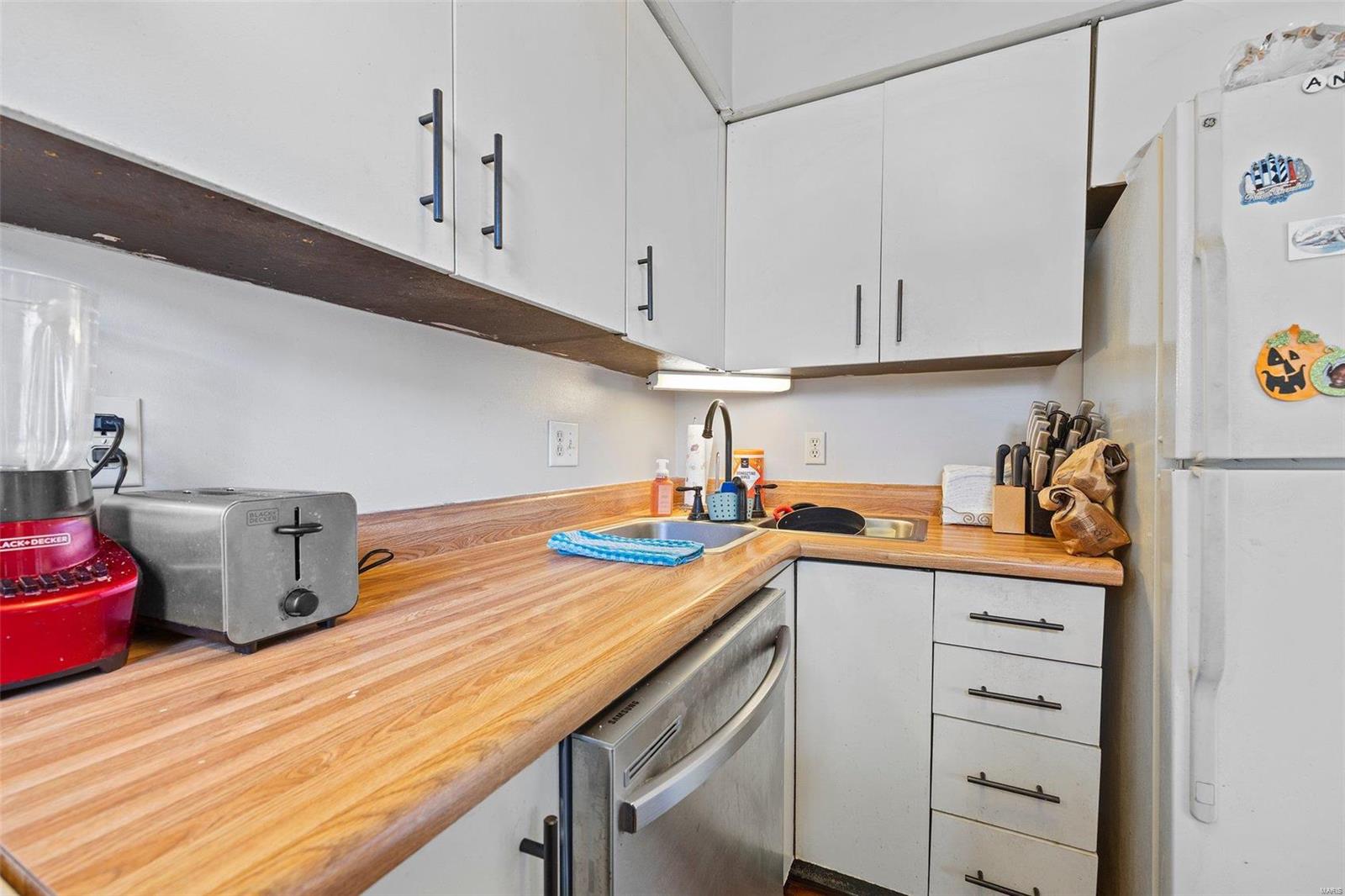 Woodlake Village Condos Ph2 - Residential