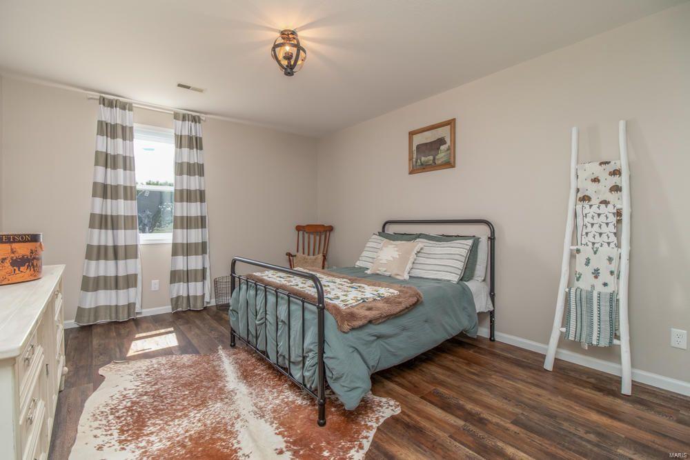 Laclede-Not In List - Farm