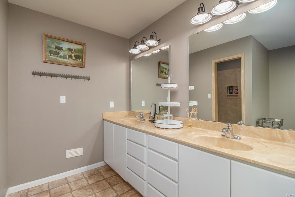 Laclede-Not In List - Farm