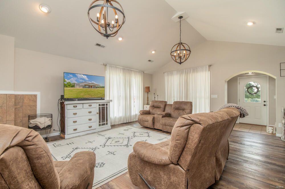 Laclede-Not In List - Farm