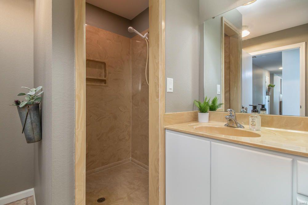 Laclede-Not In List - Farm