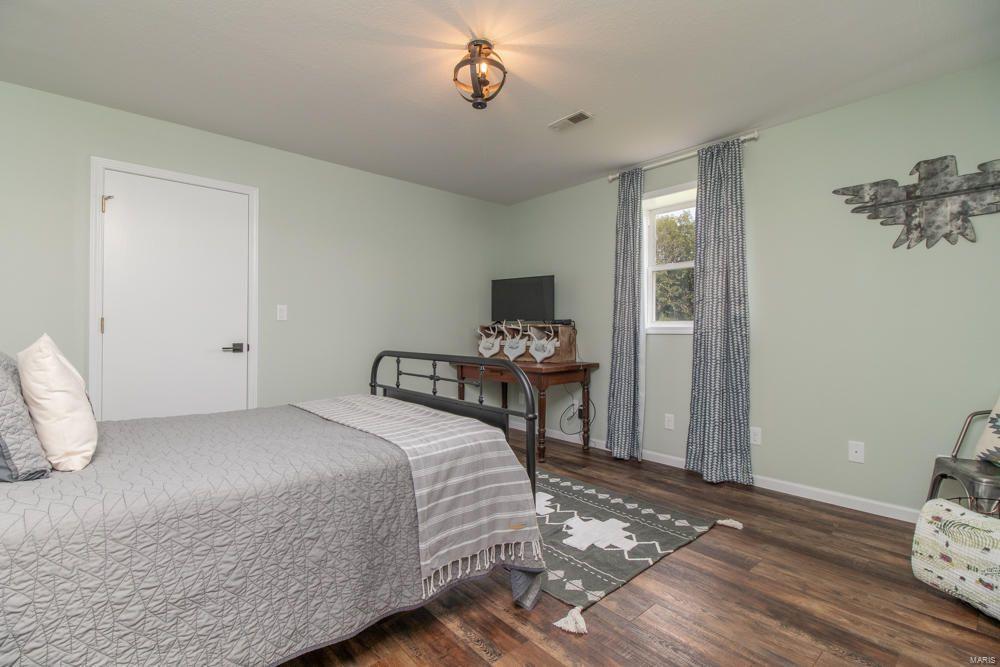 Laclede-Not In List - Farm