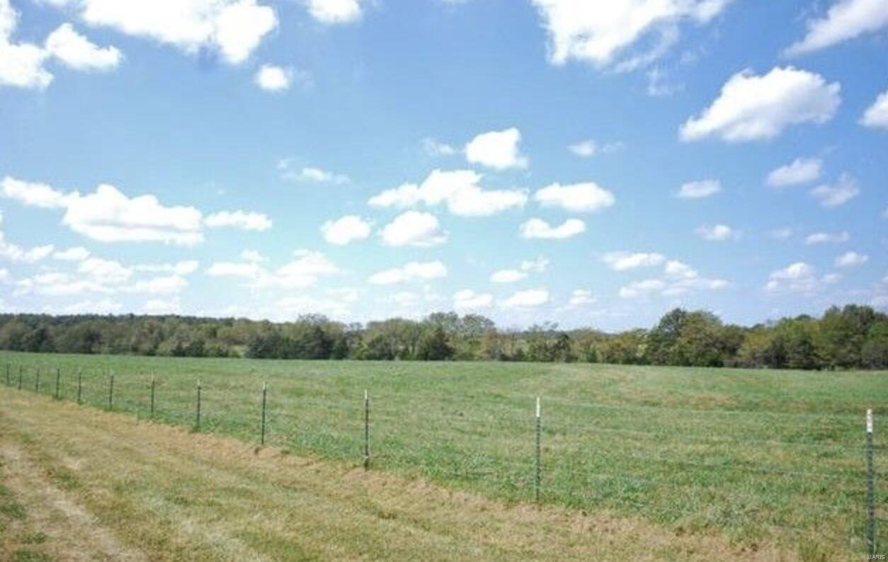 Laclede-Not In List - Farm