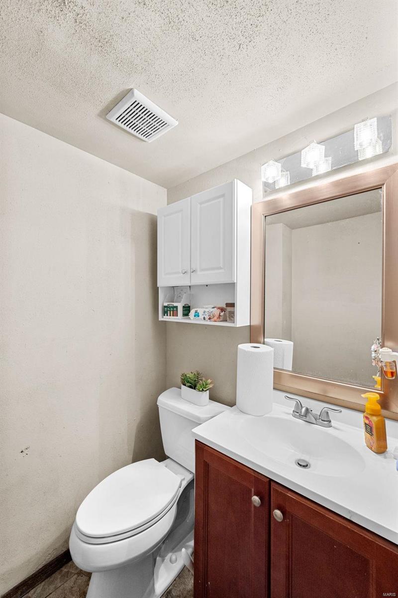 St Peters, Missouri 63376, United States, 4 Bedrooms Bedrooms, ,3 BathroomsBathrooms,Residential,Pending,32844