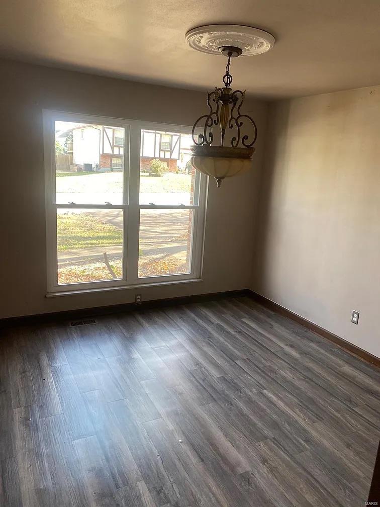 St Peters, Missouri 63376, United States, 4 Bedrooms Bedrooms, ,3 BathroomsBathrooms,Residential,Pending,32844