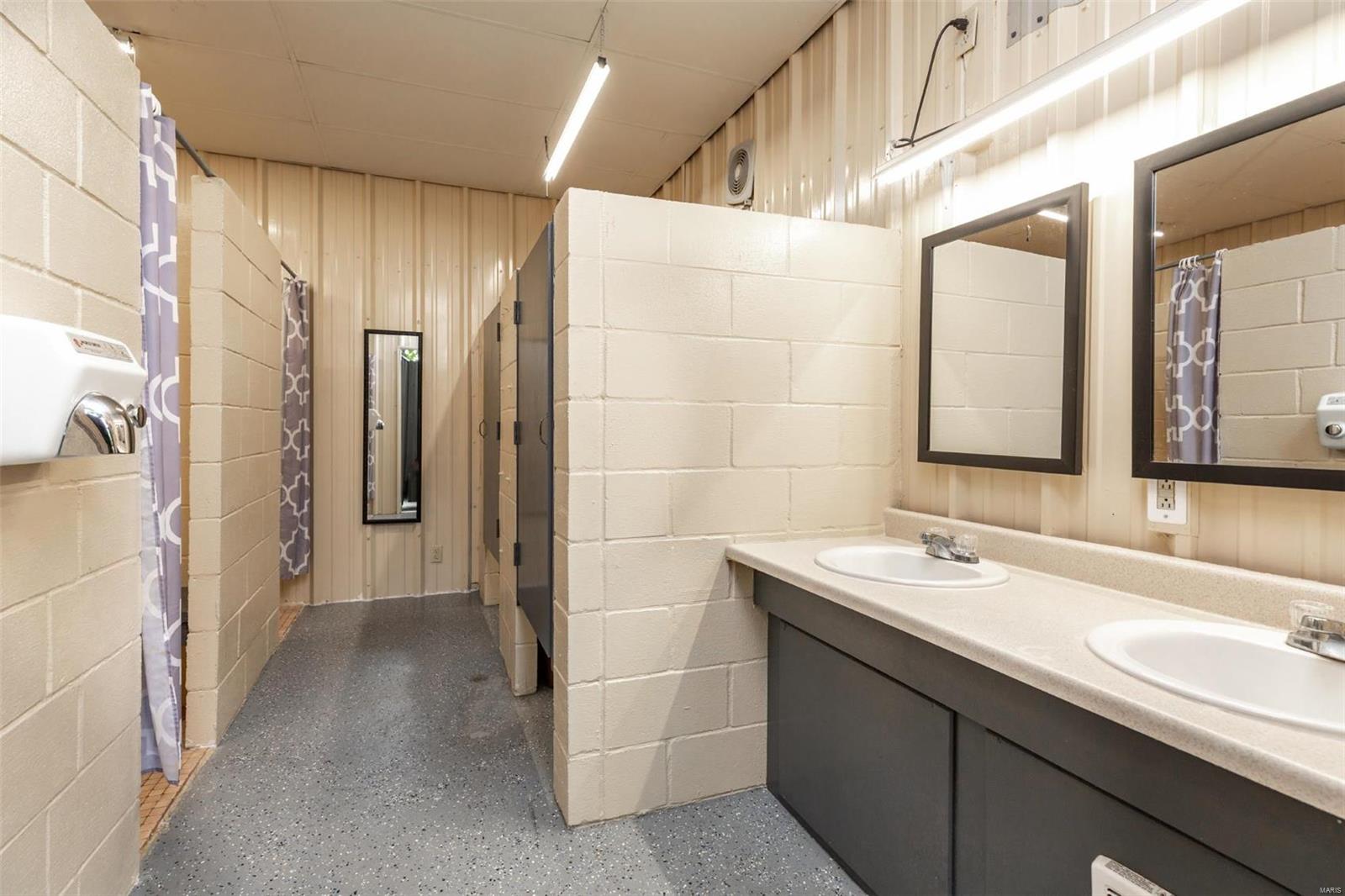 n/a - Commercial Sale