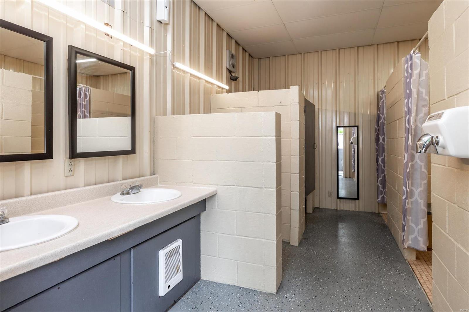 n/a - Commercial Sale