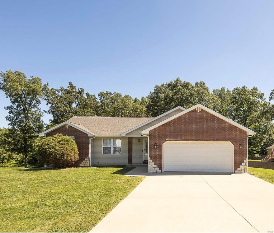 Extremely MOTIVATED seller!!! Pride of ownership definitely shows in this extremely well kept 3 bedroom, 2 bathroom ranch! Located in the Regal Oaks Subdivision, this home has plenty to offer. Resting nicely on a spacious lot with a newer chain link fence, the back yard is perfect for kids or pets. Spend some time relaxing on the private back deck! Walking through the front door you will feel right at home. The first thing you will notice is the open floor plan, vaulted ceiling, and fresh new flooring. A split bedroom floor plan is perfect for privacy. The master bedroom features a tray ceiling, new flooring, generous walk in closet, and a master bath equipped with a double vanity, separate shower and jetted tub. Don't let this one slip by, Schedule your showing today!