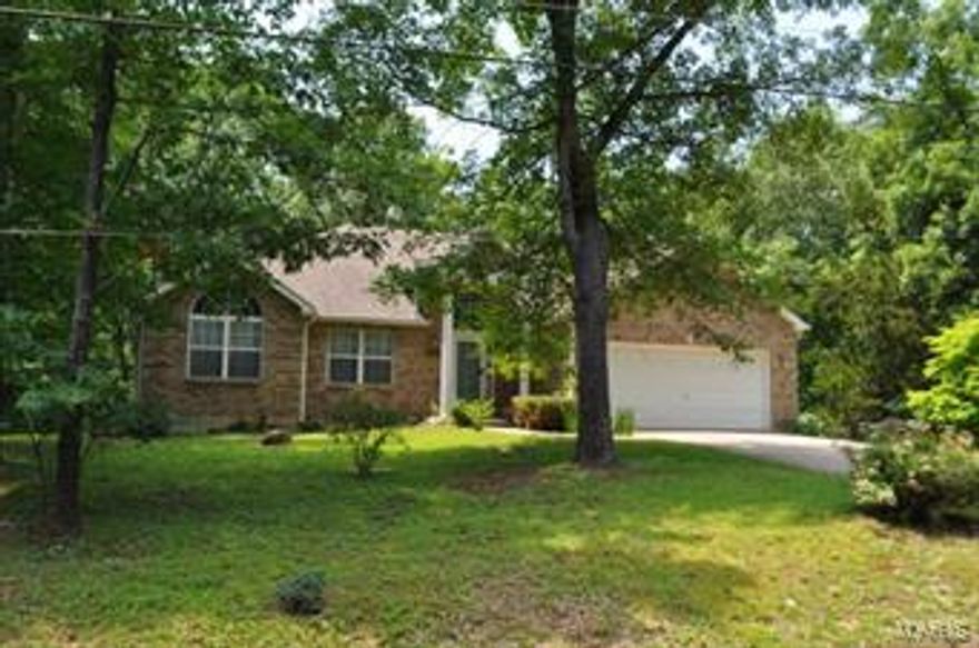 Back on market for all of you buyers who were interested while it was under contract. Lovely Ranch home sitting on quiet little street in beautiful Lake Sherwood. Snuggled up against the trees and offering lots of privacy, peace and quiet. Vaulted great room greets you from the wood veneer entry. Brick, wood burning fireplace is flanked by nice windows to let in the view. Formal Dining room walks out to deck. Kitchen and breakfast area are extremely functional with center island breakfast bar and walk out to screen porch and large deck. Master is roomy and has full bath with double sinks and jet tub. 2nd bedroom has beautiful Palladian window. Lower level walkout is finished with 4th bedroom, family room/game room area and full bath. Come view this great property located in a wonderful resort community. Six lakes, clubhouse, pool, sand beach, marina and 24 hour security gate.