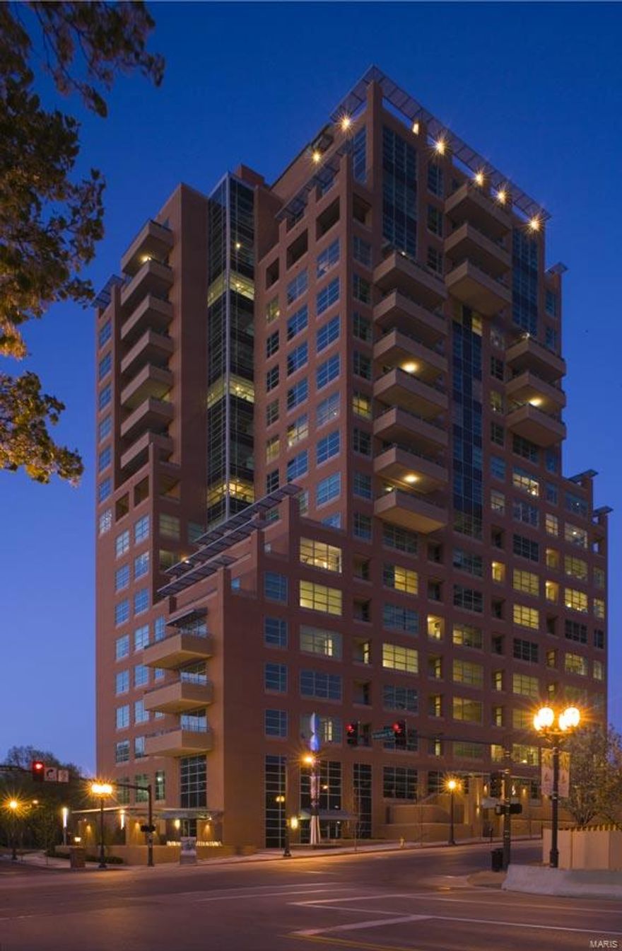 Entered for comp purposes only. Location: Corner Location, End Unit, Upper Level