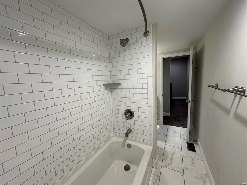 St Louis, Missouri 63108, United States, 2 Bedrooms Bedrooms, ,3 BathroomsBathrooms,Residential,Pending,31235