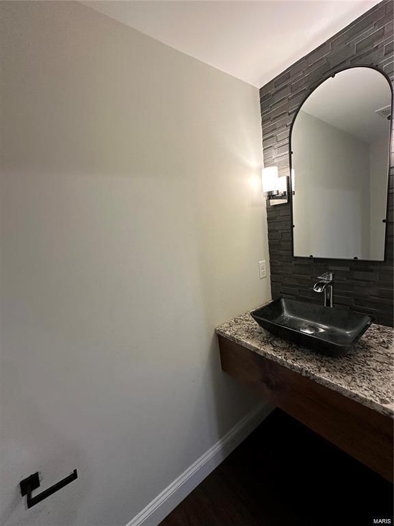 St Louis, Missouri 63108, United States, 2 Bedrooms Bedrooms, ,3 BathroomsBathrooms,Residential,Pending,31235