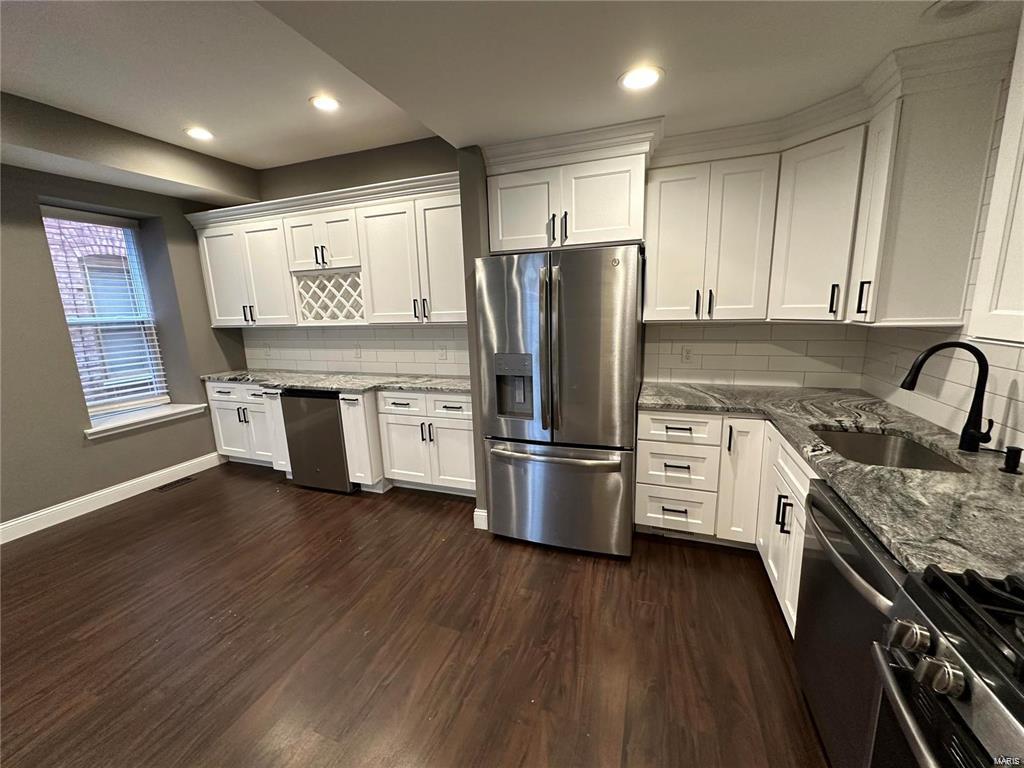 St Louis, Missouri 63108, United States, 2 Bedrooms Bedrooms, ,3 BathroomsBathrooms,Residential,Pending,31235