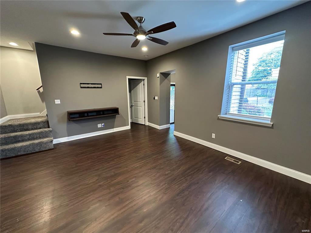 St Louis, Missouri 63108, United States, 2 Bedrooms Bedrooms, ,3 BathroomsBathrooms,Residential,Pending,31235