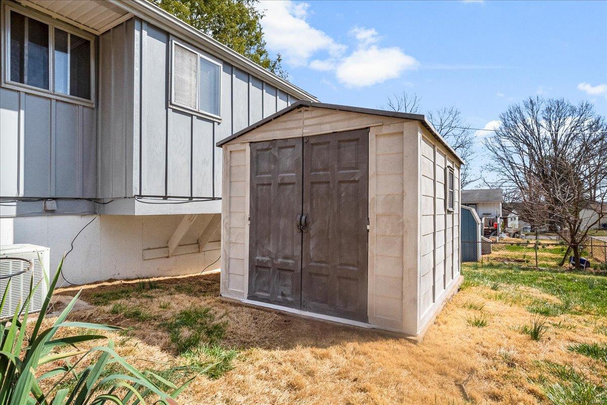 Manchester, Missouri 63011, United States, 3 Bedrooms Bedrooms, ,2 BathroomsBathrooms,Residential,Pending,90458