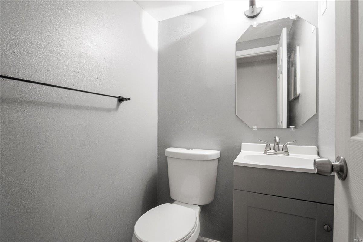 Manchester, Missouri 63011, United States, 3 Bedrooms Bedrooms, ,2 BathroomsBathrooms,Residential,Pending,90458