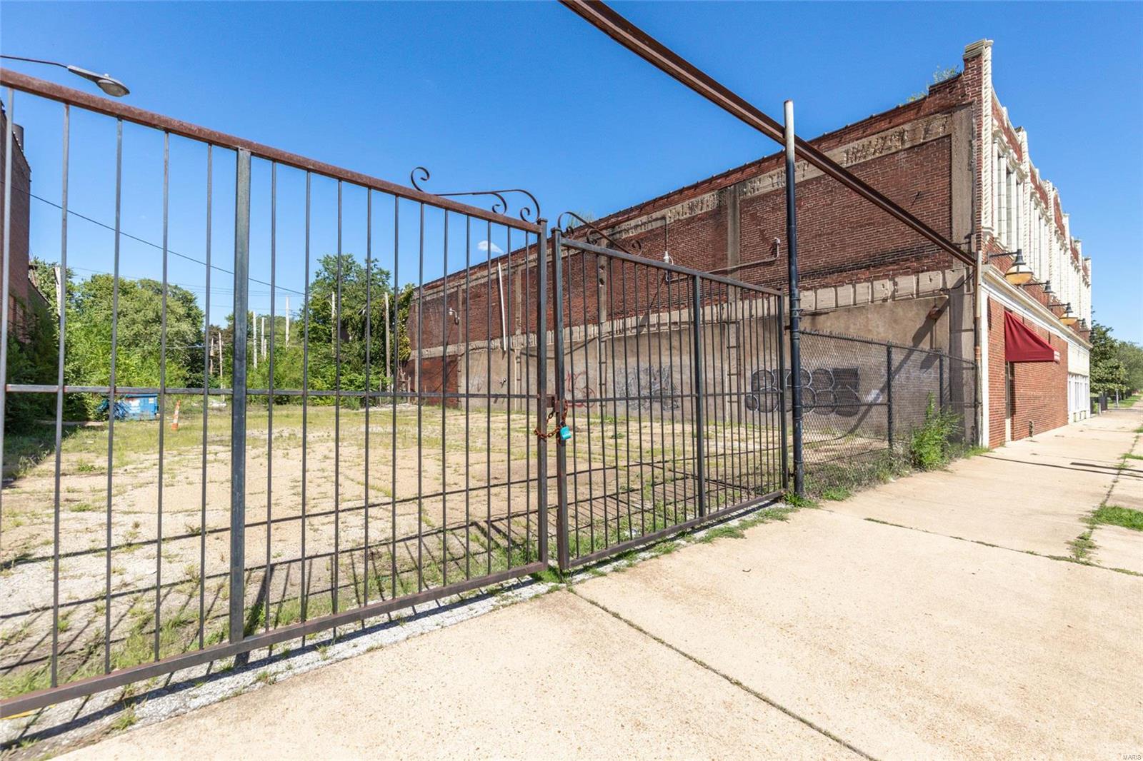 Aubert Place Add - Commercial Sale