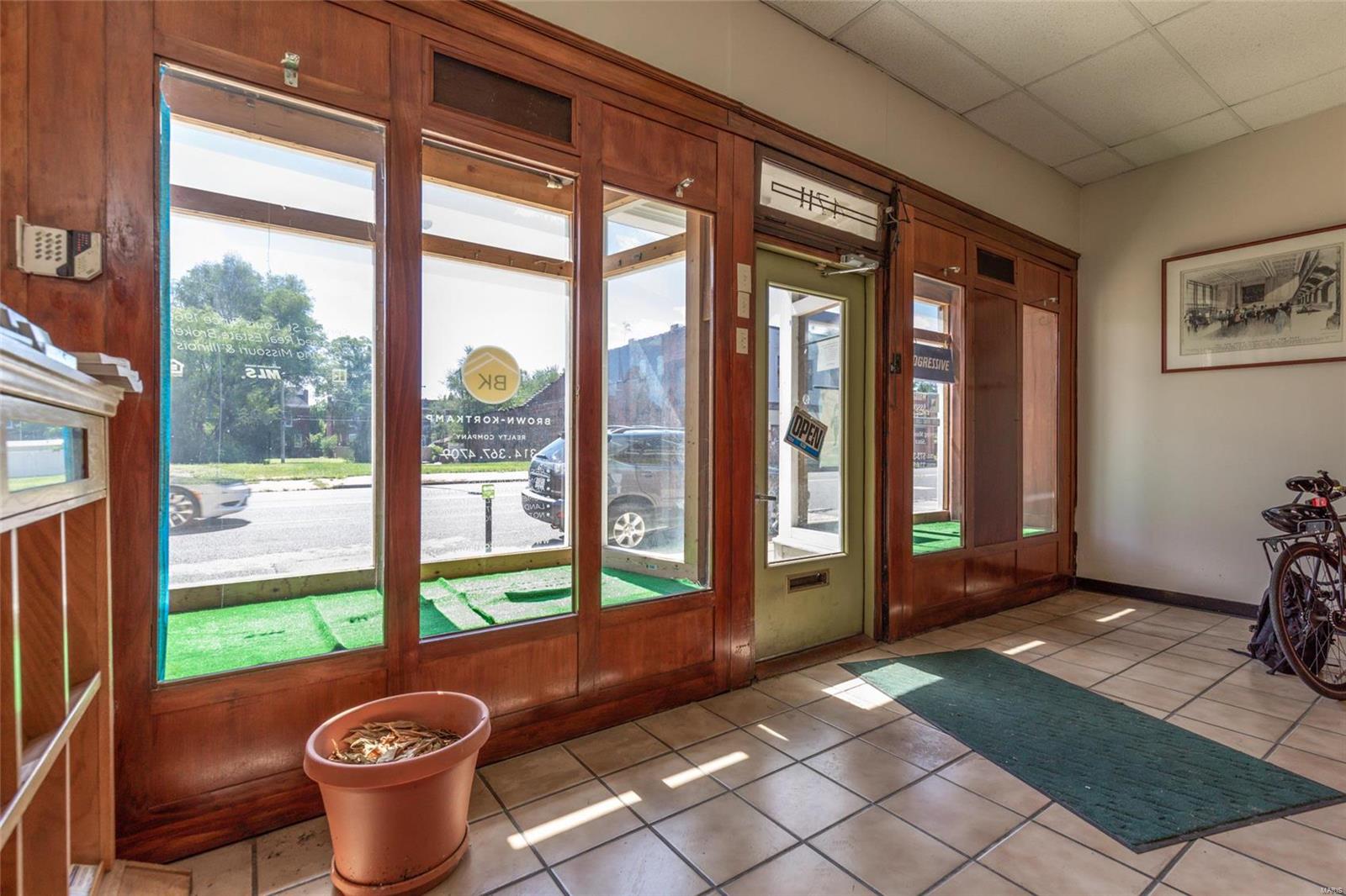 Aubert Place Add - Commercial Sale