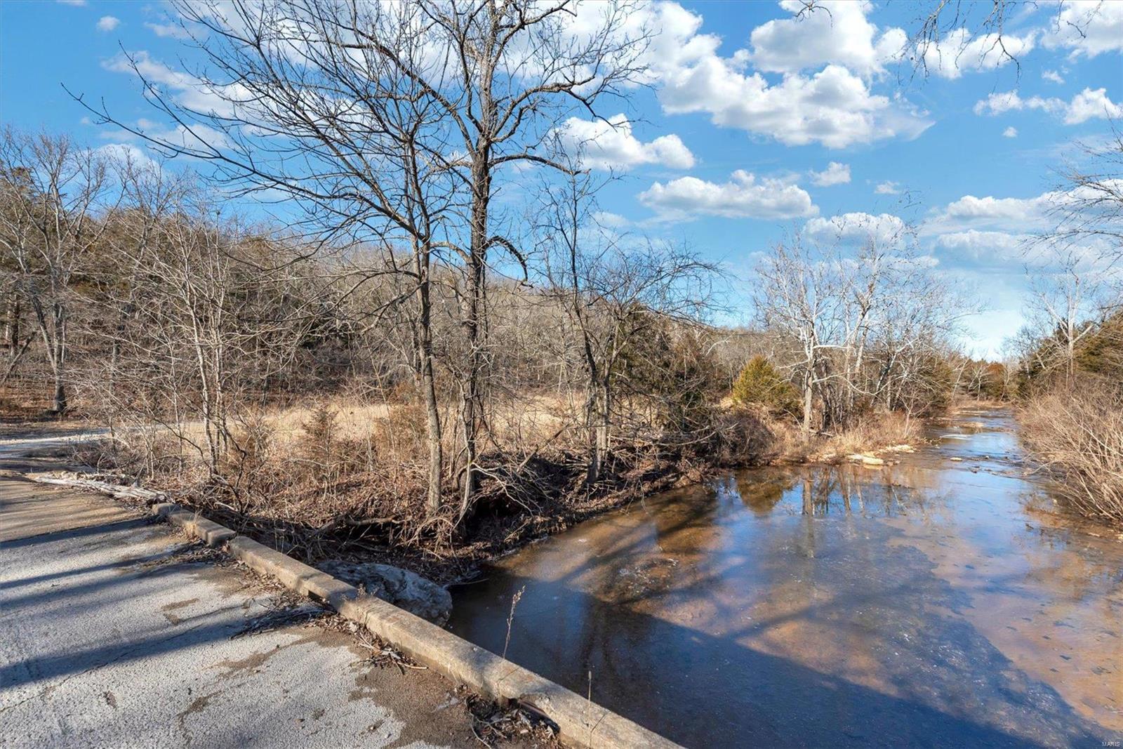 Brook Hollow 02 - Land