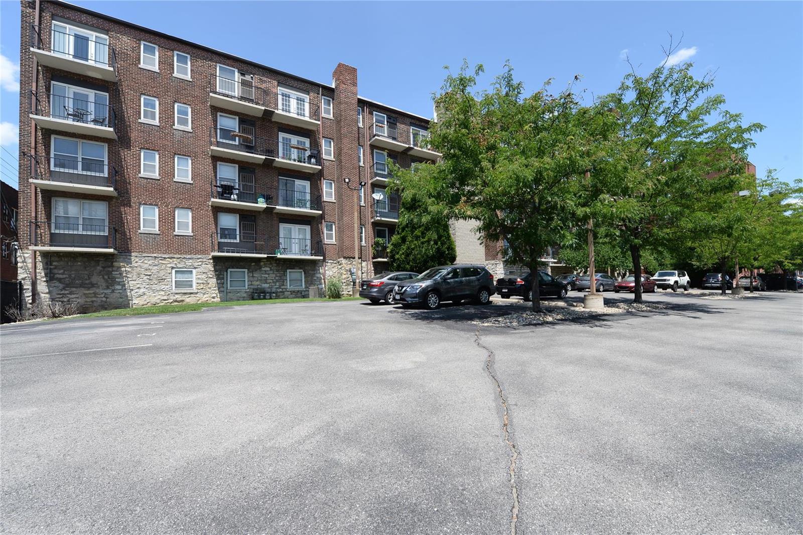 Pershing Ave Condo - Residential